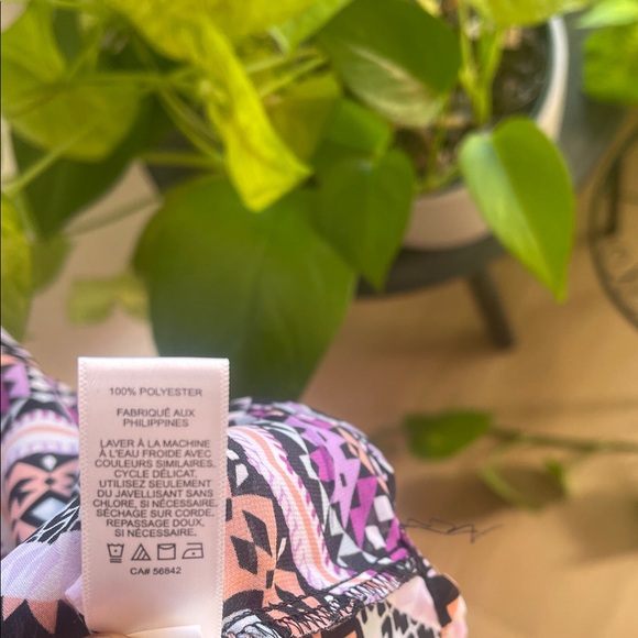 Express Multicolor Geometric Tunic - Picture 7 of 7